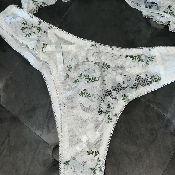 Lingerie set - Picture 3 of 4